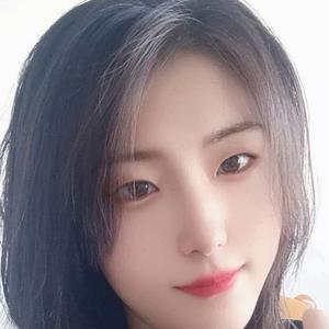 大脚暖心义剪头像