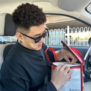 望着鱼缸的泰迪熊🧸头像