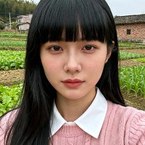 芳芳一个人头像