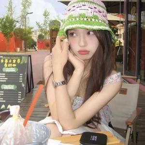 白粥爱穿搭头像