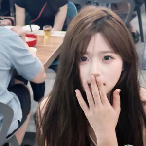 白开水小姐头像