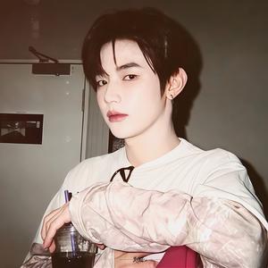 昊味酱心jang头像