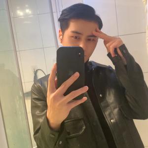 骑着老奶奶闯红灯！头像