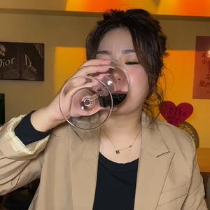 一百斤彤彤（探店）头像