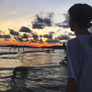 执笔画清秋头像