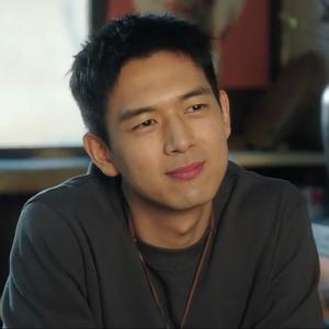 火辣男教师头像