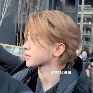 翊熊超级困头像