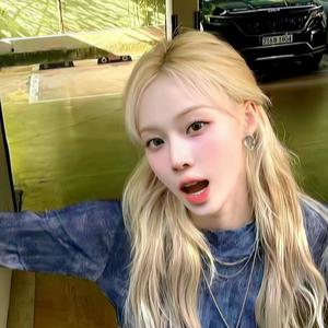 美女一枚罢了（减肥版）头像