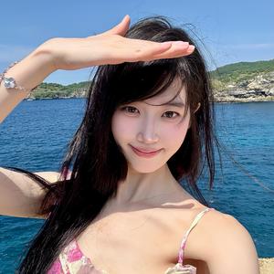 雯雯紫定行头像