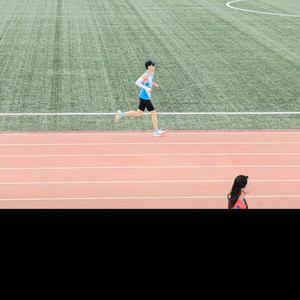 跑步小梁头像