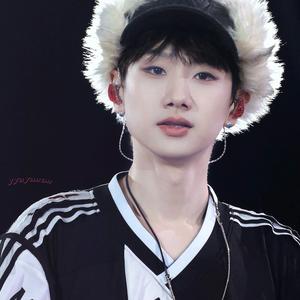 黏᳐苞米᳐੭头像