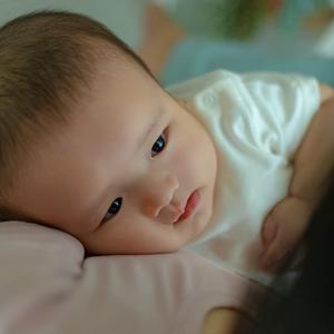 是个小憨包丫（带娃版）头像