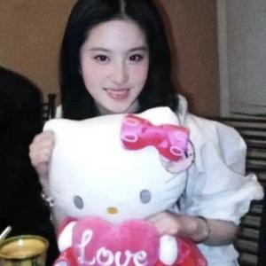 莓莓熊🐻头像