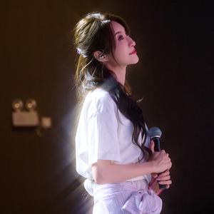 叶有时🍣🍃 锦鲤附体🌈头像