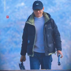 小啊哥航拍头像