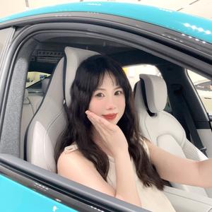 小甜妻的YU7头像