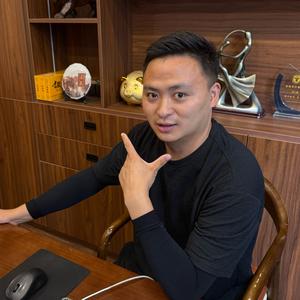 吴哥很努力头像