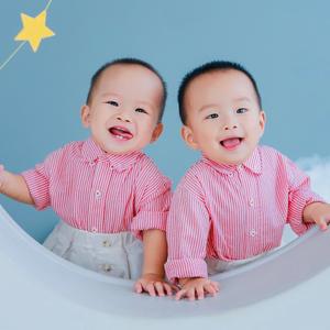 双胞胎齐心同力头像