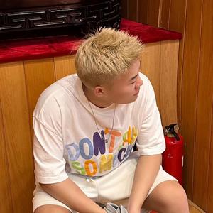 发福东仔（🏸羽球版）头像