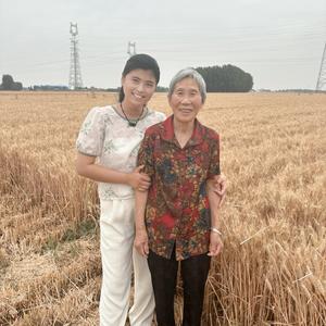 芳芳和奶奶的生活头像