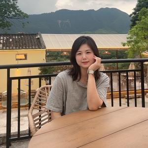 瞒着老公和孩子开了间球馆头像