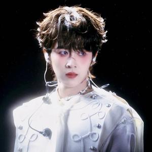 只想搞钱的小狗头像