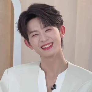 🍅柿柿顺利头像