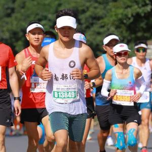 一个爱跑步的设计师头像