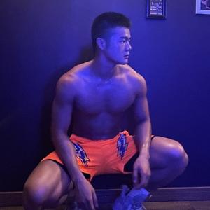 飞院三轮车司机🌈头像