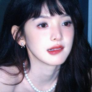 我担章若楠头像