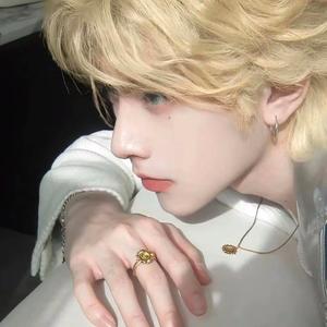 小奕（变帅版）头像