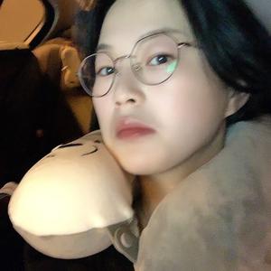 爱吃草莓🍓头像