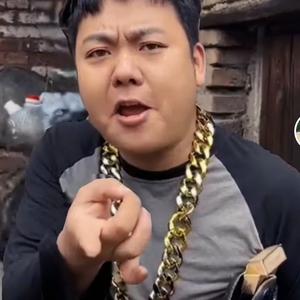 老哥子成小老弟了头像