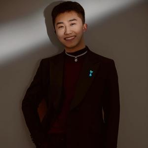 维欧主持商学院校长 | 立新头像