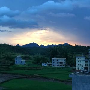 镇上来的那个摄影师头像