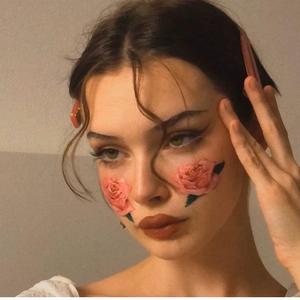 🦋是秋虎丫头像