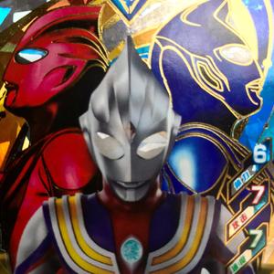 奥特曼变身玩游戏头像