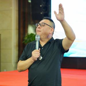 李镇头像