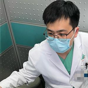 甲乳外科郭轩医生头像