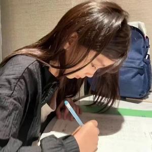 一年级小王老师头像