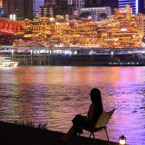 海边的一粒沙头像