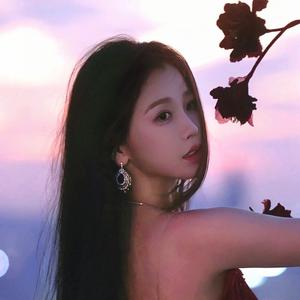 鱼头欣欣的小石榴头像