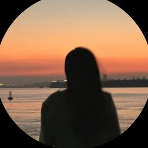 爱拍照的叁田头像