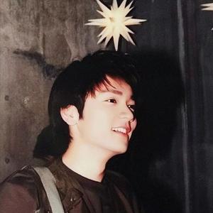 二迦吃迪迦头像