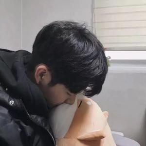 刚宝不e mo头像