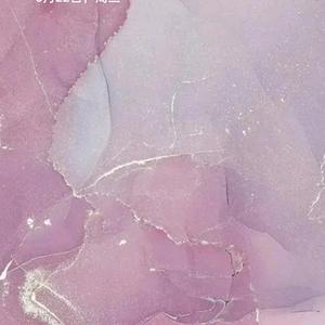 手工桌上的绿萝头像