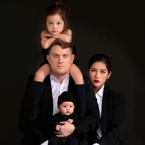 Vest中美异国家庭头像