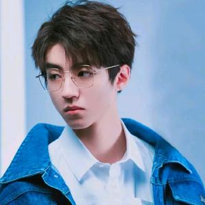 冬天里睡不着的小熊🐱头像