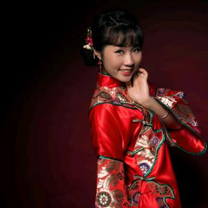 瓦沿上的猫头像