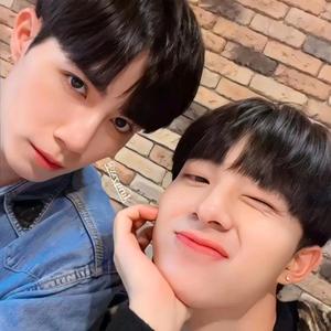 aizeenewla_（考公版）头像